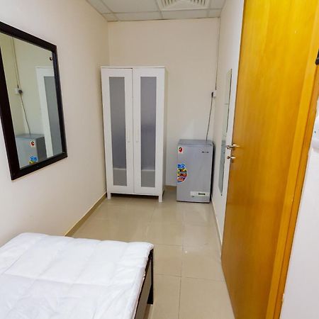 Small Budget Rooms For 'Girls' Only In Dubai, Marina Екстер'єр фото