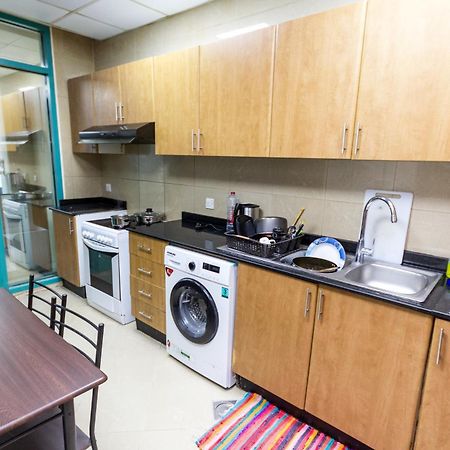Small Budget Rooms For 'Girls' Only In Dubai, Marina Екстер'єр фото