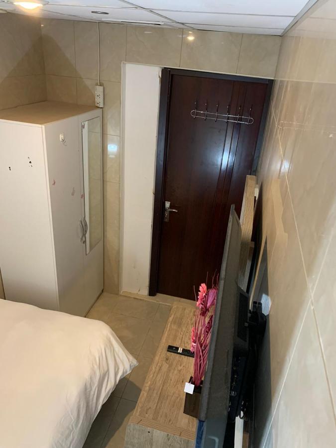 Small Budget Rooms For 'Girls' Only In Dubai, Marina Екстер'єр фото