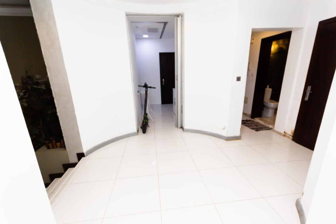 Small Budget Rooms For 'Girls' Only In Dubai, Marina Екстер'єр фото