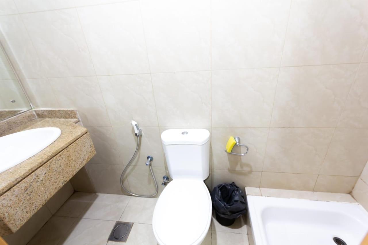 Small Budget Rooms For 'Girls' Only In Dubai, Marina Екстер'єр фото