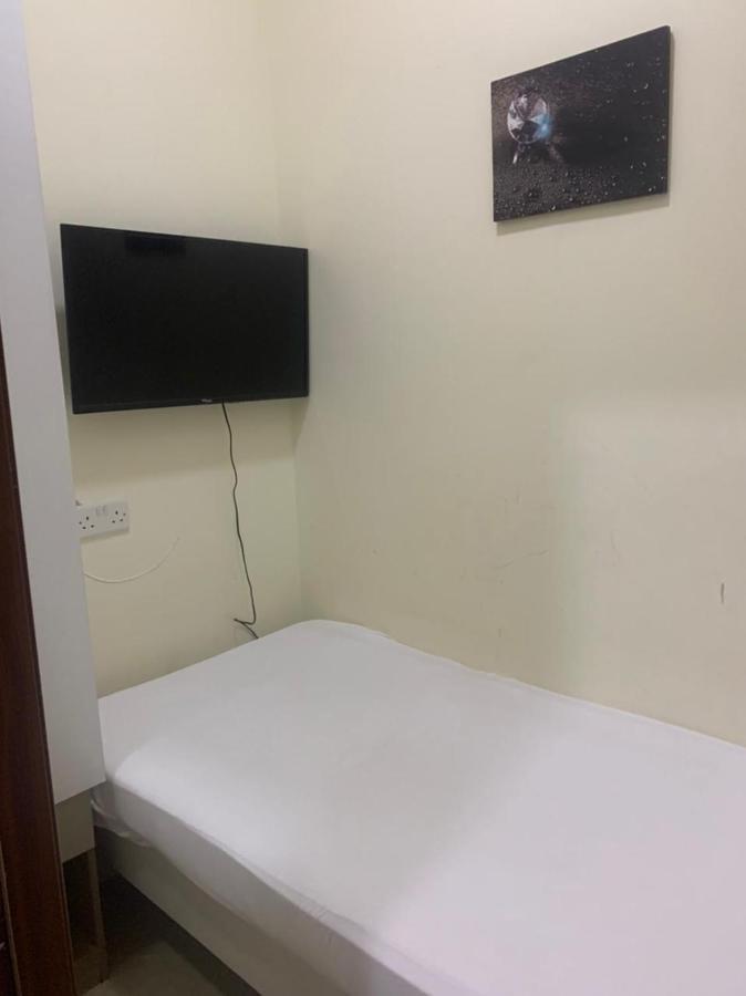 Small Budget Rooms For 'Girls' Only In Dubai, Marina Екстер'єр фото
