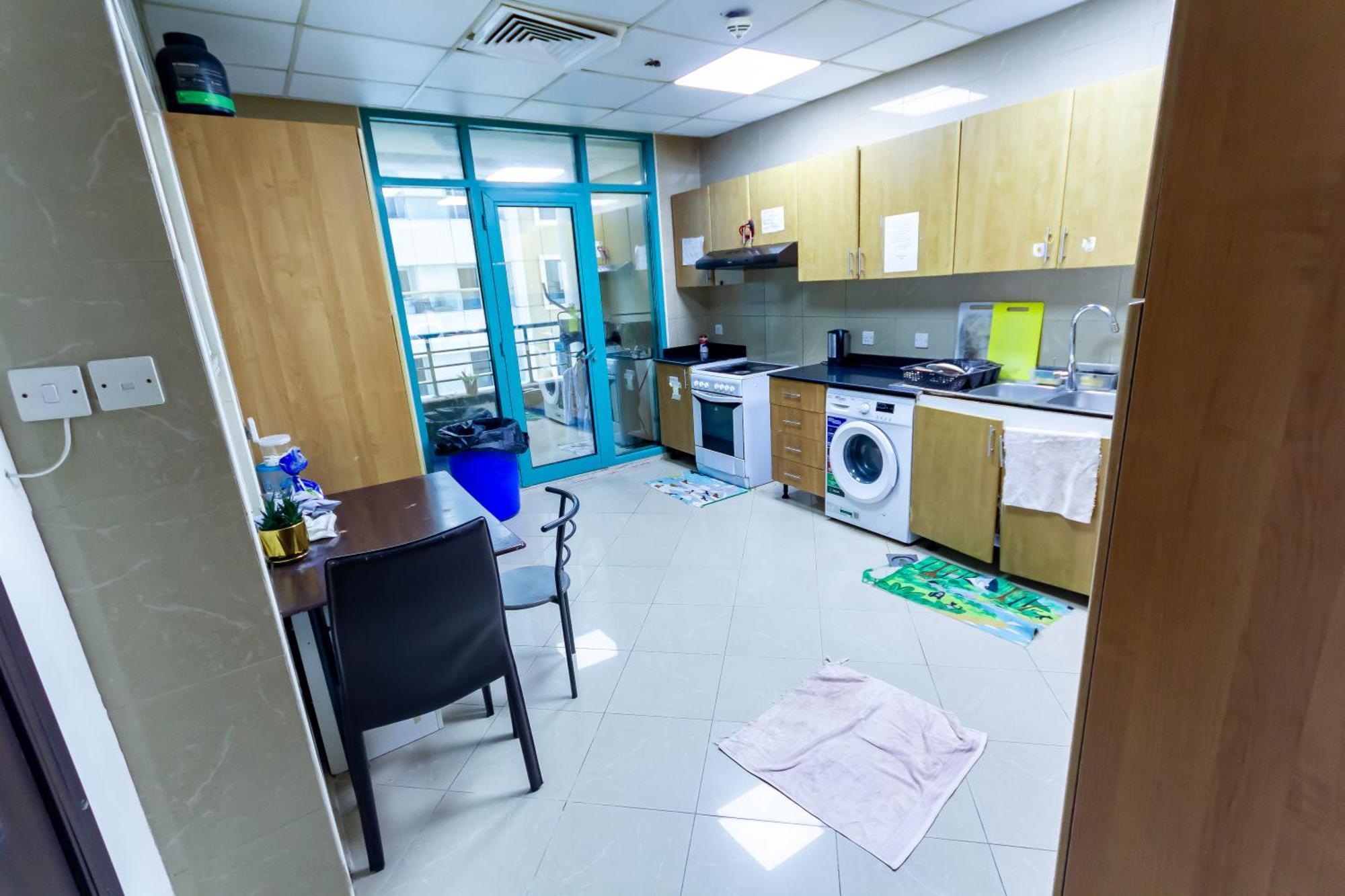 Small Budget Rooms For 'Girls' Only In Dubai, Marina Екстер'єр фото