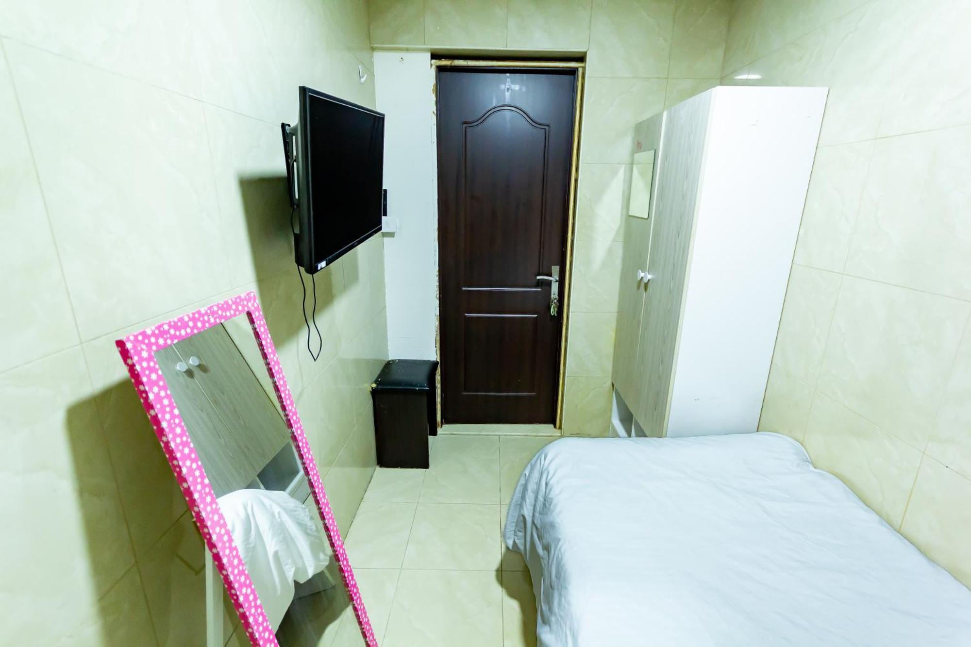 Small Budget Rooms For 'Girls' Only In Dubai, Marina Екстер'єр фото