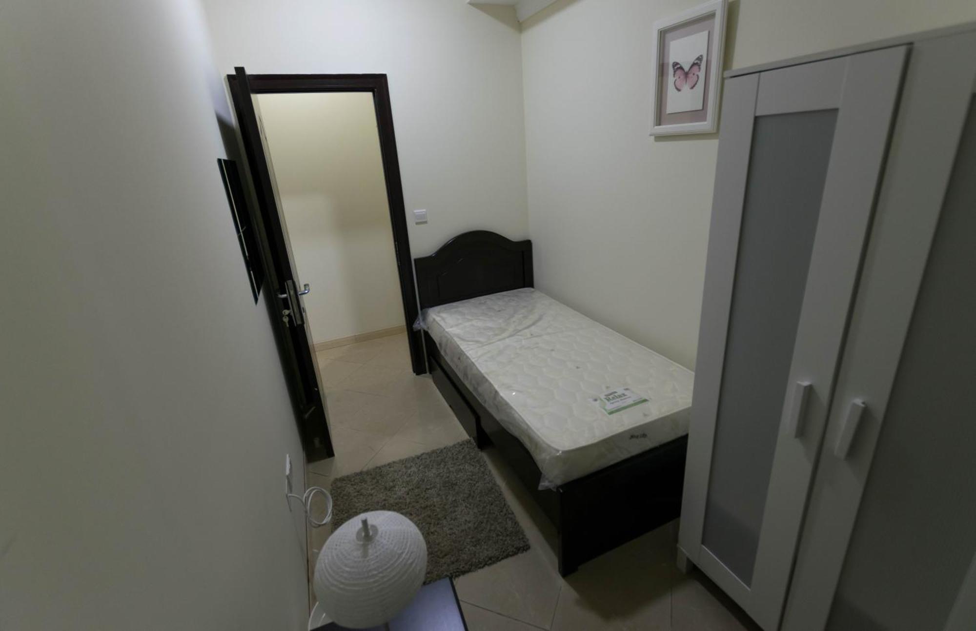 Small Budget Rooms For 'Girls' Only In Dubai, Marina Екстер'єр фото