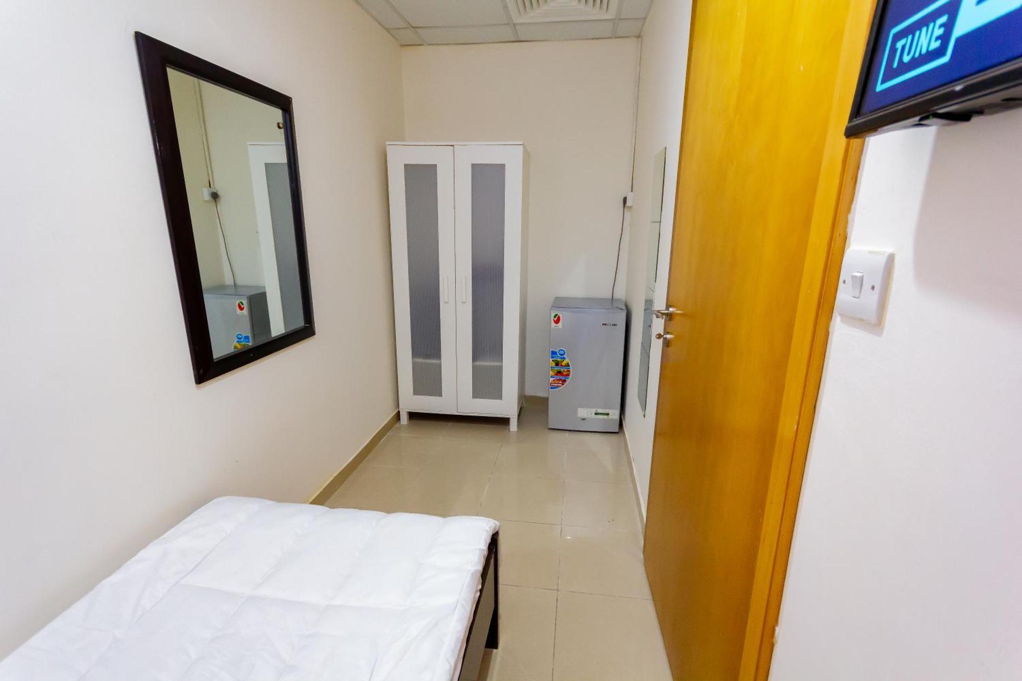 Small Budget Rooms For 'Girls' Only In Dubai, Marina Екстер'єр фото