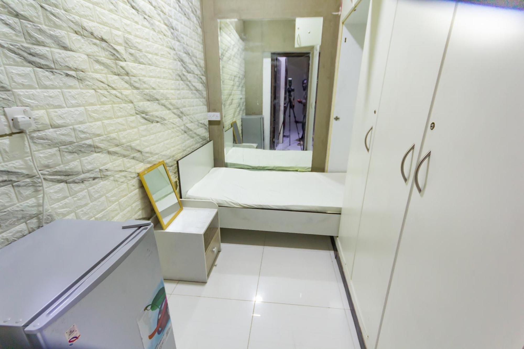Small Budget Rooms For 'Girls' Only In Dubai, Marina Екстер'єр фото