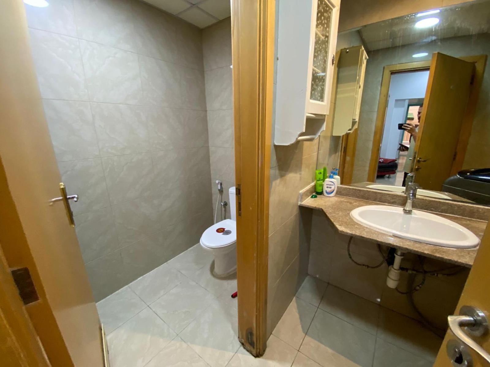Small Budget Rooms For 'Girls' Only In Dubai, Marina Екстер'єр фото