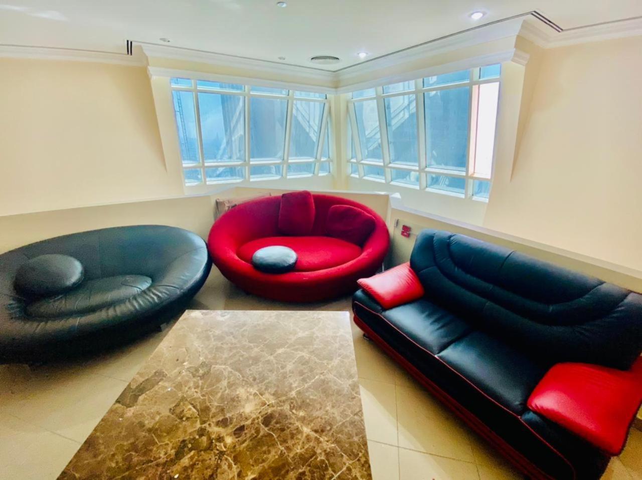 Small Budget Rooms For 'Girls' Only In Dubai, Marina Екстер'єр фото