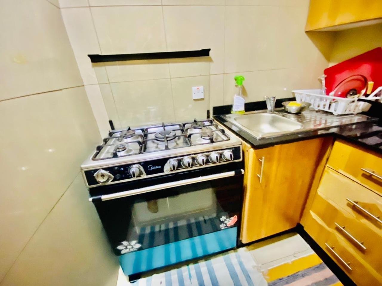 Small Budget Rooms For 'Girls' Only In Dubai, Marina Екстер'єр фото
