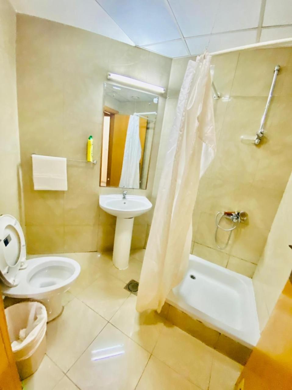 Small Budget Rooms For 'Girls' Only In Dubai, Marina Екстер'єр фото