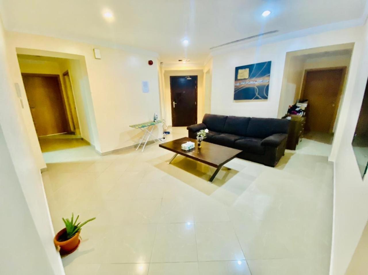 Small Budget Rooms For 'Girls' Only In Dubai, Marina Екстер'єр фото