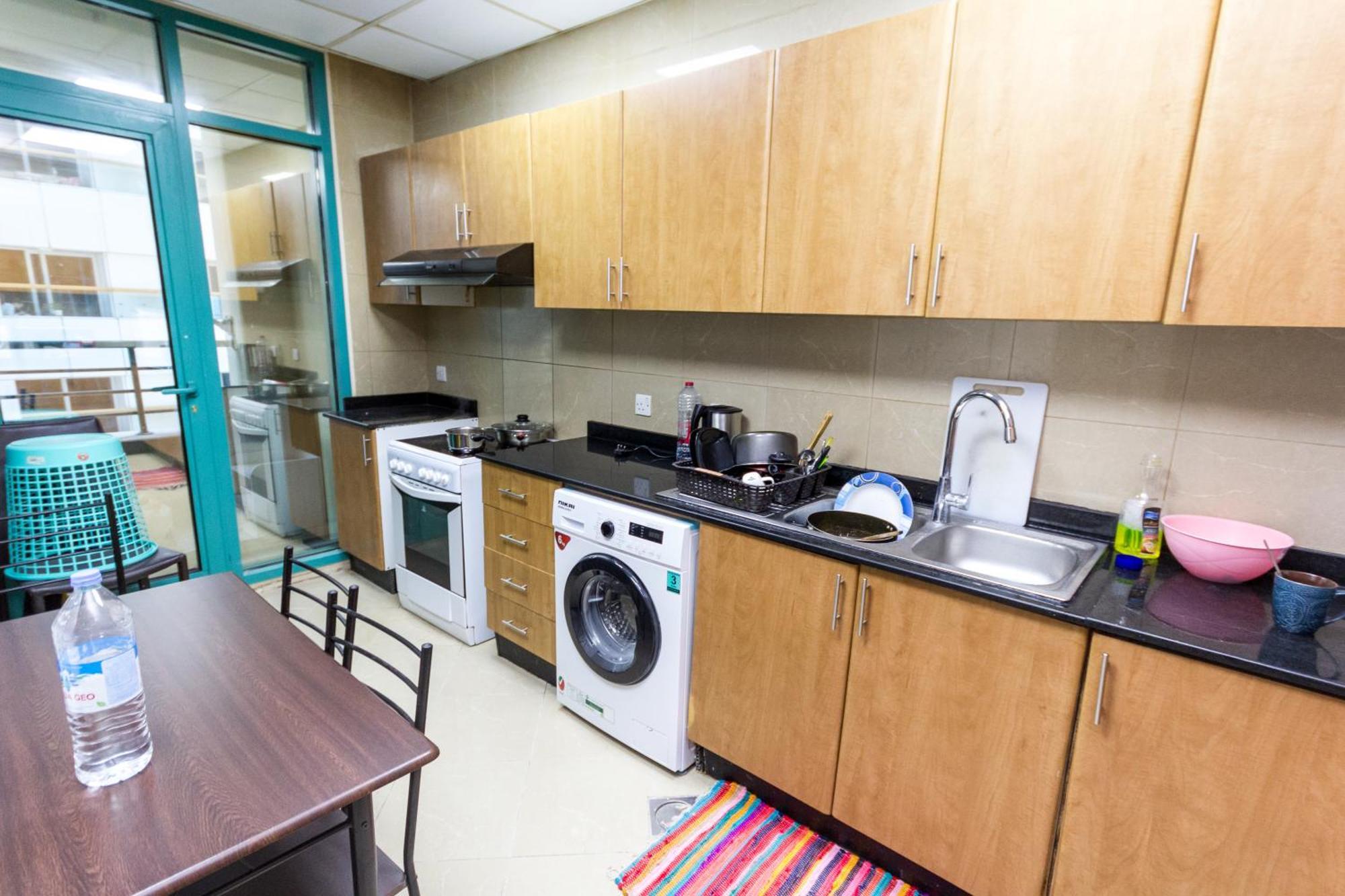 Small Budget Rooms For 'Girls' Only In Dubai, Marina Екстер'єр фото
