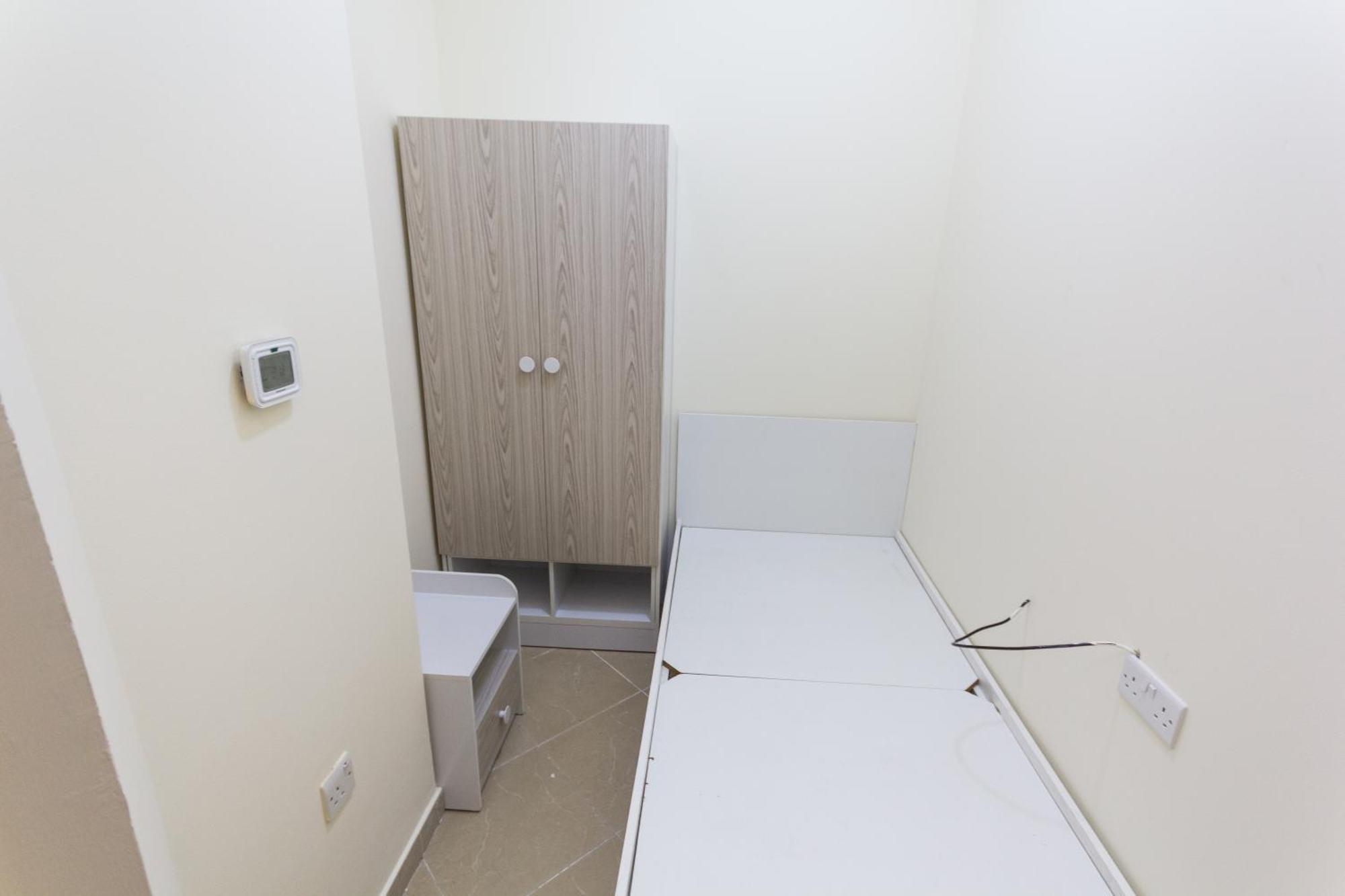 Small Budget Rooms For 'Girls' Only In Dubai, Marina Екстер'єр фото